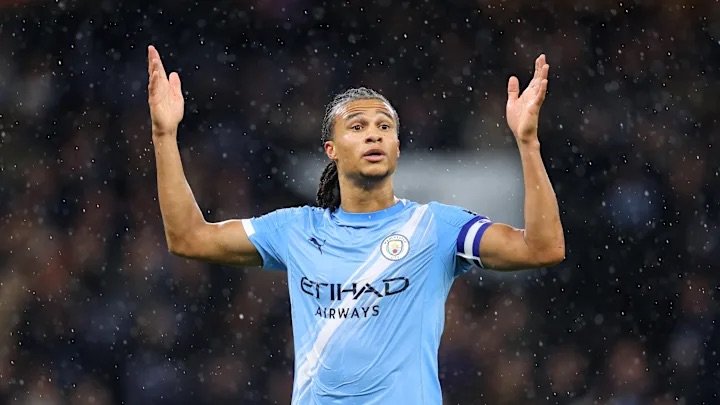 El Barça mueve ficha en silencio: Pep Guardiola podría “regalarle” a Flick el central que nadie esperaba